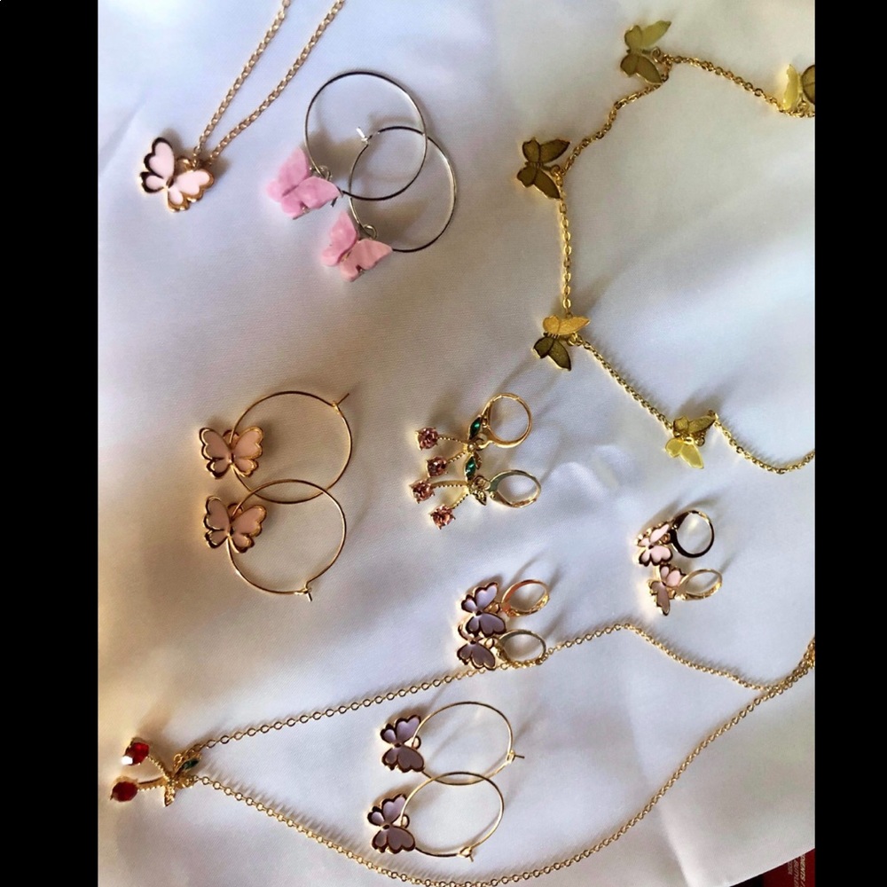 Bundle of 9 pieces of jewelry
